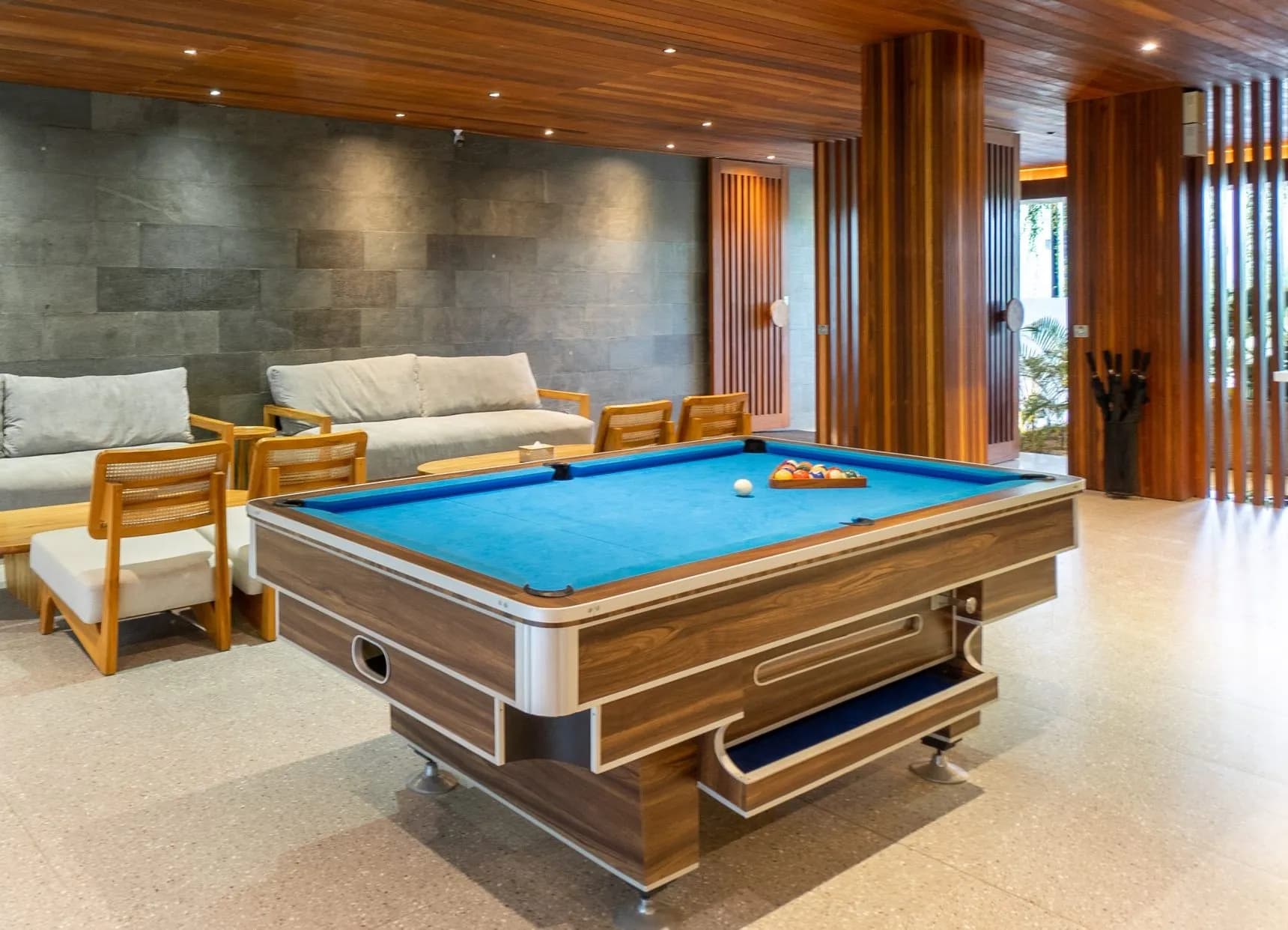 Billiard lounge