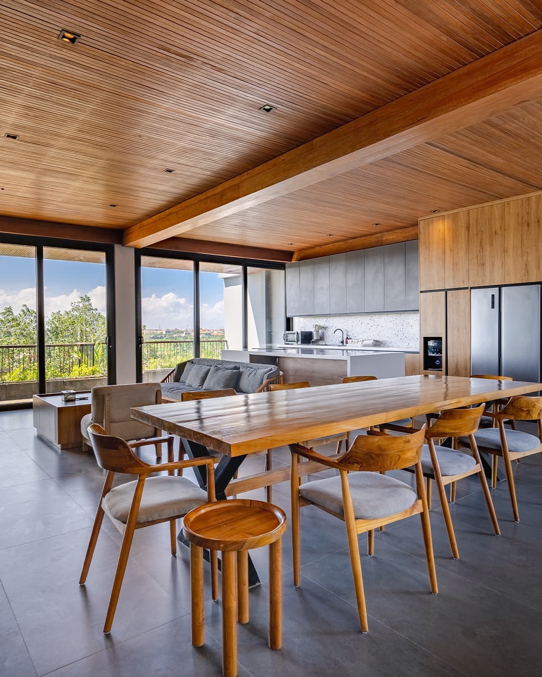 Where design meets comfort. A perfect space to gather, dine, and create memories together ✨🍽️